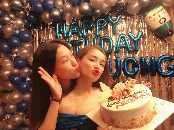 Cả hai chụp hình nhắng nhít
