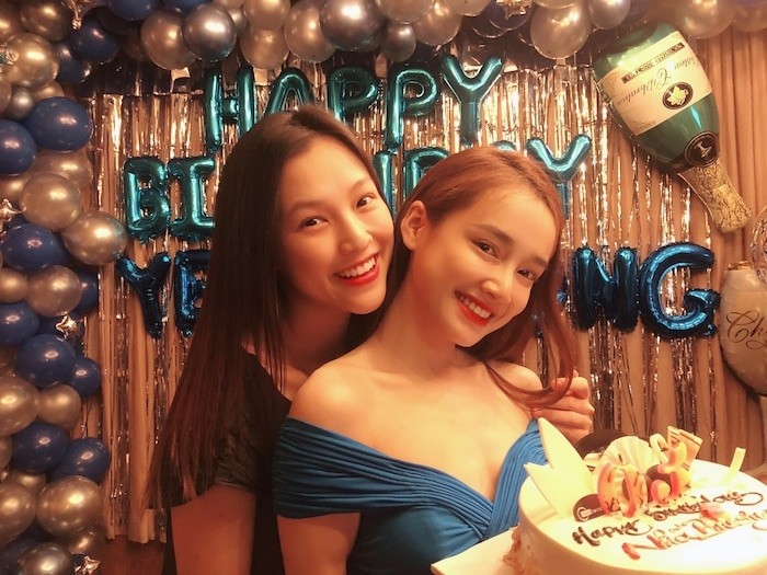 Mới đây, Hoàng Oanh còn 'bế bụng bầu' đi dự sinh nhật của bạn thân Nhã Phương