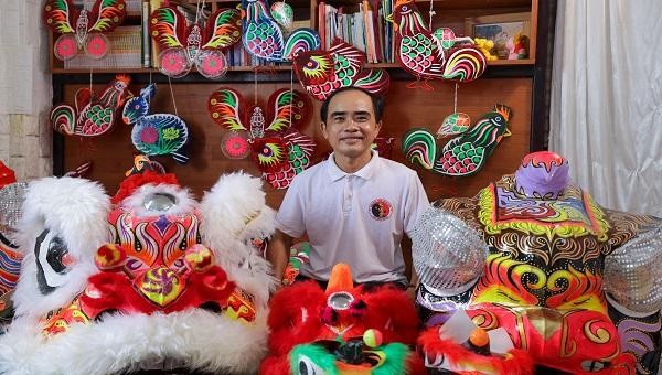 Nghệ nhân dân gian Hồ Văn Thái Sơn với hướng bán hàng online qua shopee tại Thái Nghi số 187 Phan Đăng Lưu, thành phố Huế.