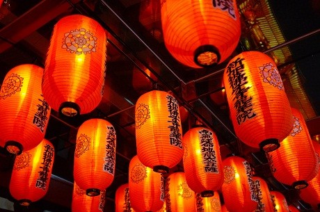 Vào mùa trung thu, cảnh sắc rực rỡ ở Hong Kong được tạo nên bởi những chiếc đèn lồng.