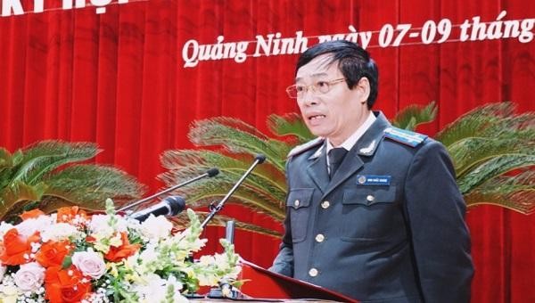 Cục trưởng Cục Thi hành án dân sự tỉnh Quảng Ninh Đinh Khắc Khang trình bày báo cáo kết quả thực hiện nhiệm vụ công tác năm 2021 và phương hướng, nhiệm vụ năm 2022.