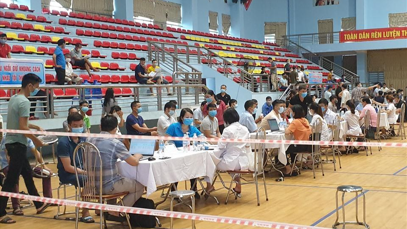 Trên 80.000 công nhân ngành than tại Quảng Ninh vừa được tiêm vaccine.