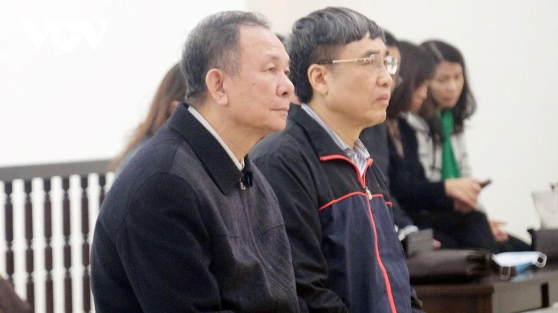 Hai bị cáo Lê Bạch Hồng và Nguyễn Huy Ban tại phiên tòa phúc thẩm hồi tháng 2/2020.