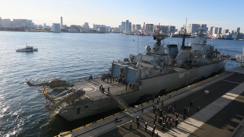 Tàu Bayern của hải quân Đức tại cảng biển quốc tế Tokyo hôm 5/11/2021. Ảnh: Kyodo News