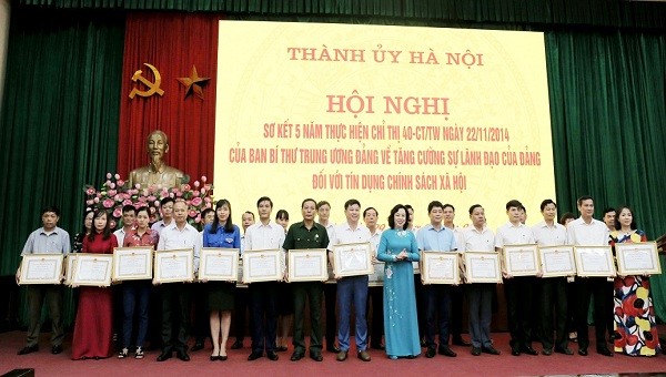 Các cá nhân, tập thể cũng đã được nhận danh hiệu khen thưởng của Thành ủy Hà Nội và NHCSXH