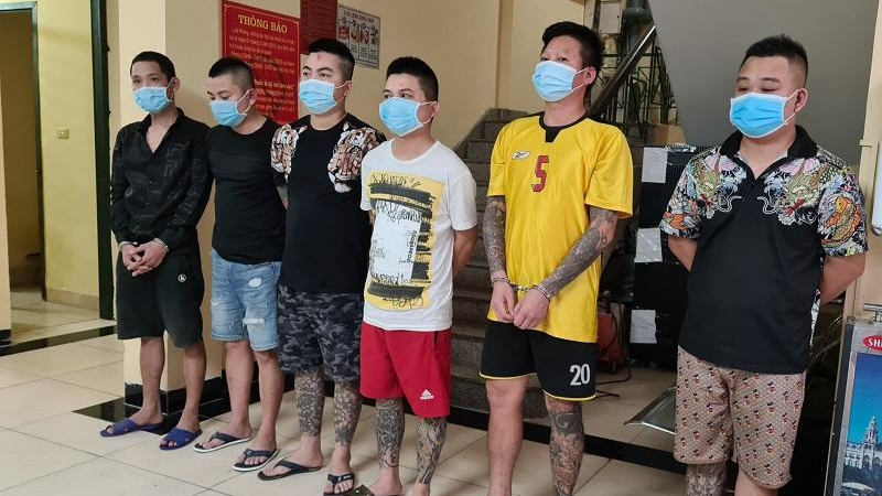 Các đối tượng trong ổ nhóm tín dụng đen (ảnh: Chu Dũng)