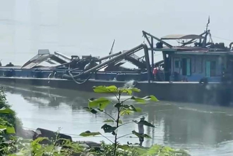 Hình ảnh tàu hút cát tự hành