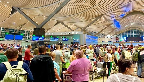 Du khách đổ về Khánh Hòa nghỉ dưỡng khi Khánh Hòa chuẩn bị công bố hết dịch