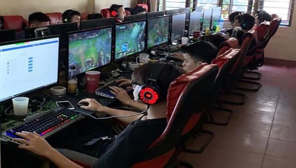 Hầu hết khách hàng của các tiệm internet là thanh, thiếu niên