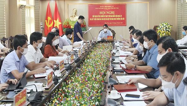 Hội nghị lấy ý kiến tham gia vào dự thảo Luật Thi đua, khen thưởng (sửa đổi) do Đoàn Đại biểu Quốc hội tỉnh Phú Thọ tổ chức chiều 12/10.