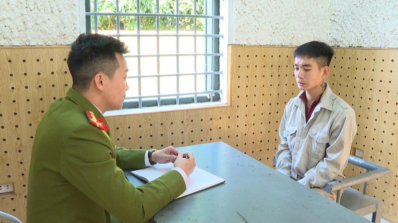 Vũ Văn Phượng - kẻ lừa bán người yêu tại Cơ quan điều tra.