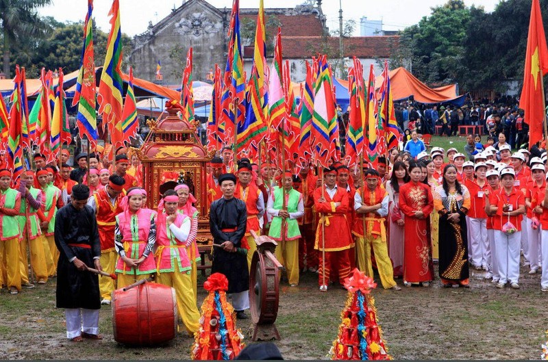 Lễ hội rước Thành hoàng ở làng Diềm, Bắc Ninh.