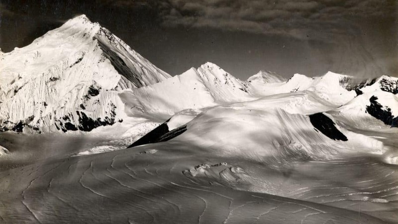 100 năm của Everest: Sự quyến rũ chết người trên nóc nhà thế giới ảnh 1