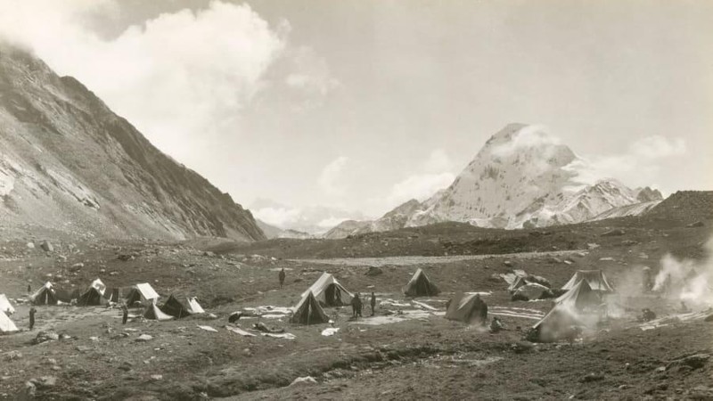 100 năm của Everest: Sự quyến rũ chết người trên nóc nhà thế giới ảnh 2