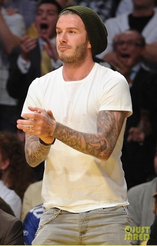 Học cách phối đồ đẹp với áo trắng của Beckham và Adam Levine
