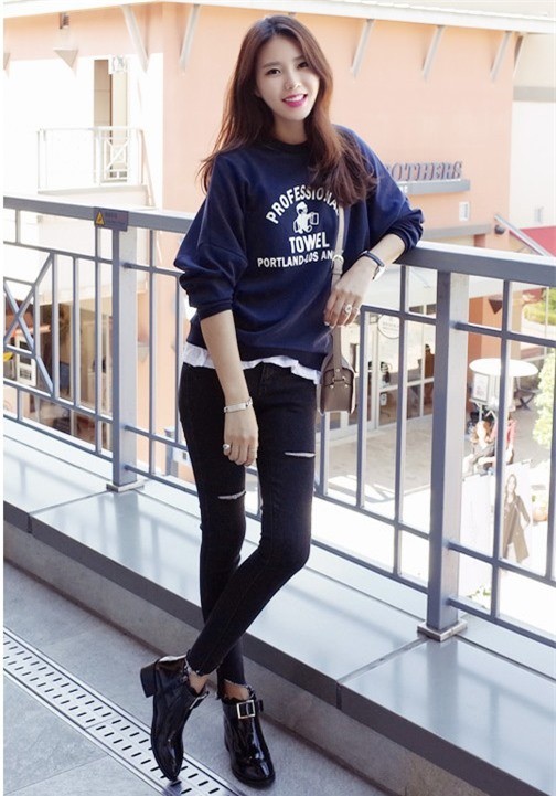 Diện áo nỉ đẹp cá tính ngày thu như giới trẻ Hàn - ảnh 4 Hình ảnh: Diện áo nỉ đẹp cá tính ngày thu như giới trẻ Hàn số 4