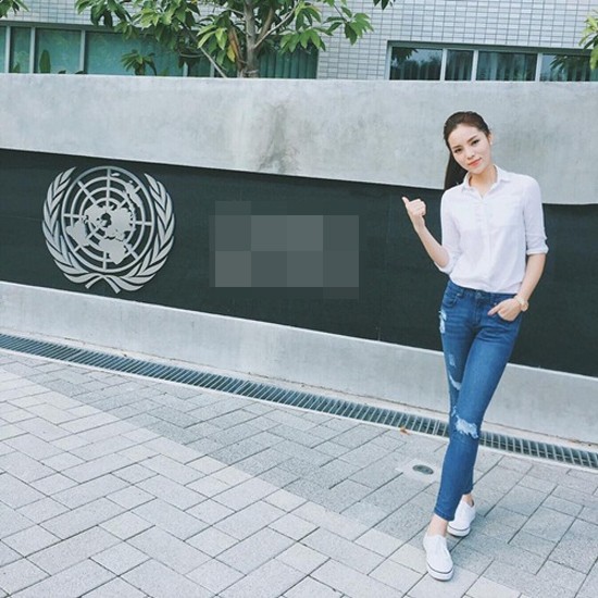 Kết quả hình ảnh cho Quần jeans xanh: sao Châu Âu