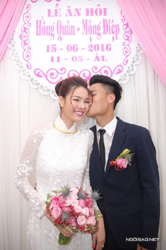 Kết quả hình ảnh cho ao dai Viet Nam sao Viet Tóc búi