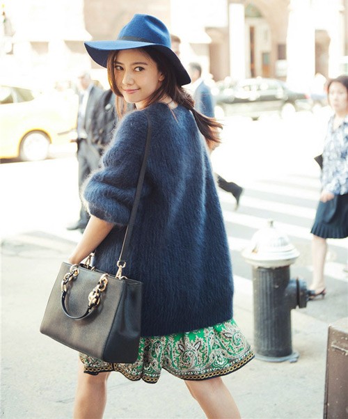 Kết quả hình ảnh cho Áo cardigan dáng dài kết hợp với váy sao thế giứoi