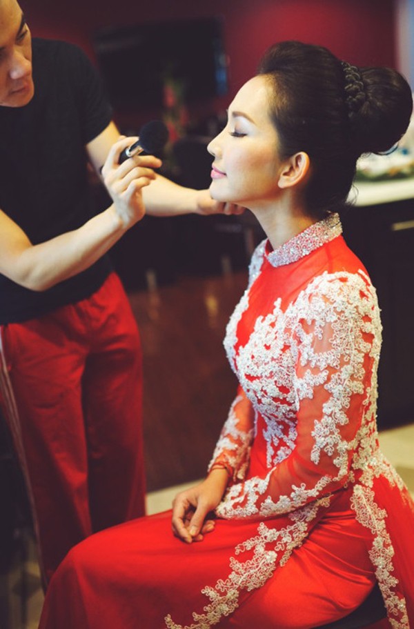 Kết quả hình ảnh cho ao dai Viet Nam sao Viet Tóc búi