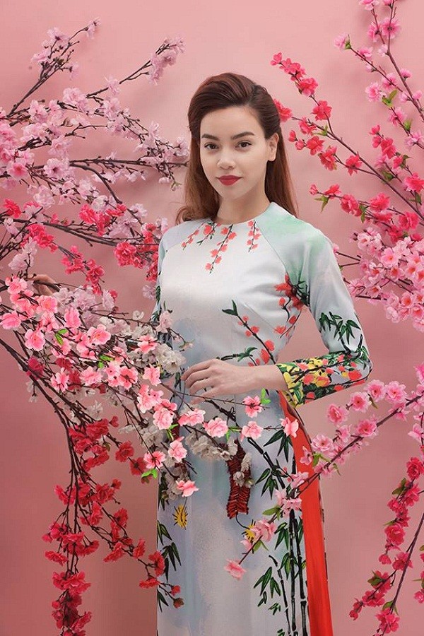 Kết quả hình ảnh cho ao dai Viet Nam sao Viet