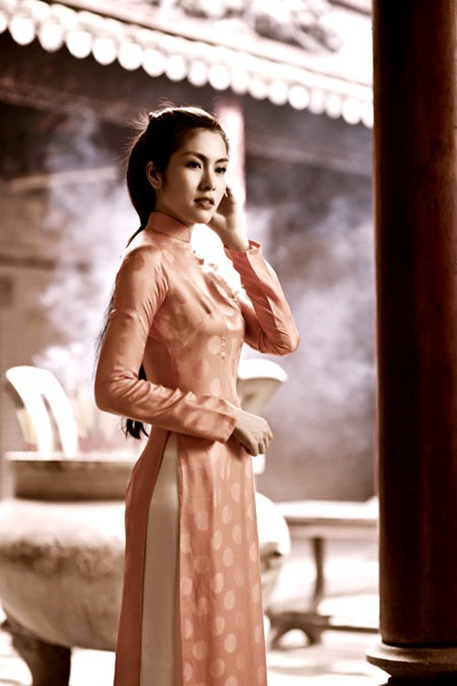 Kết quả hình ảnh cho ao dai Viet Nam sao Viet