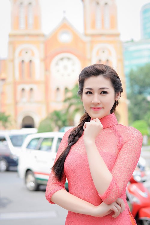 Kết quả hình ảnh cho ao dai Viet Nam sao Viet tết tóc