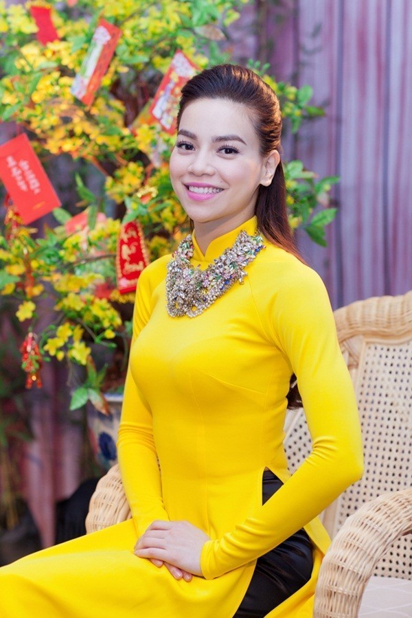 Kết quả hình ảnh cho ao dai Viet Nam sao Viet