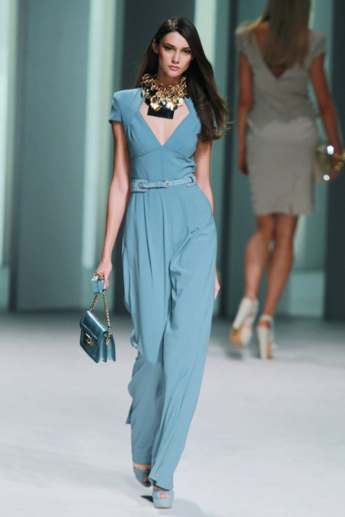 Kết quả hình ảnh cho Jumpsuit mua thu sao Chau Au