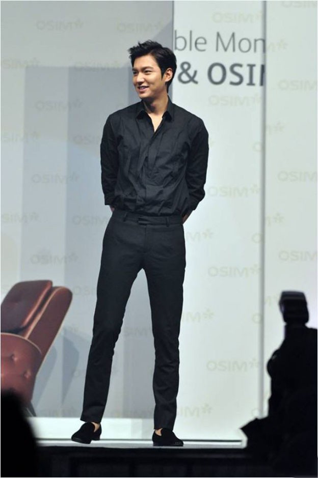 Kết quả hình ảnh cho áo len Lee Min Hoo Hàn Quốc