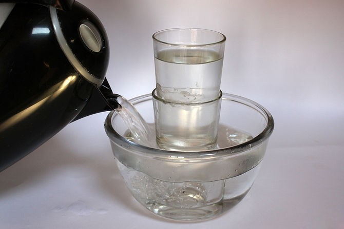 Kết quả hình ảnh cho 2 chiếc cốc dính vào nhau