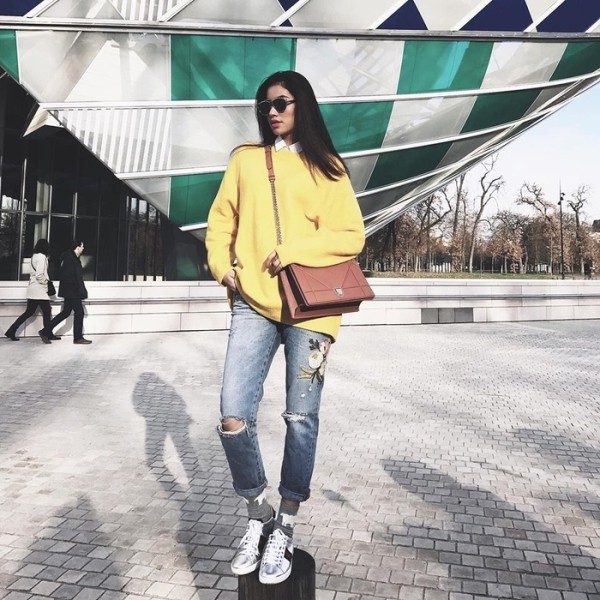Kết quả hình ảnh cho Áo len dáng dài, oversize giày thể thao sao Châu Âu