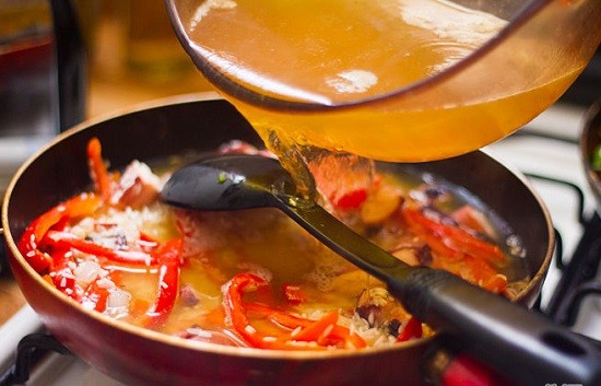 Kết quả hình ảnh cho thêm nước vào món ăn