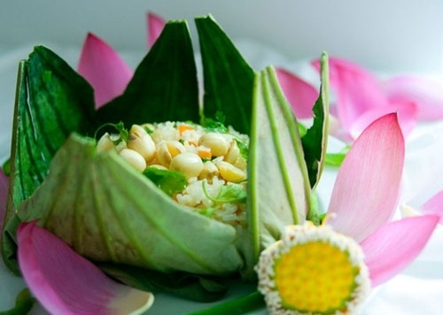 Kết quả hình ảnh cho Cơm chiên lá sen