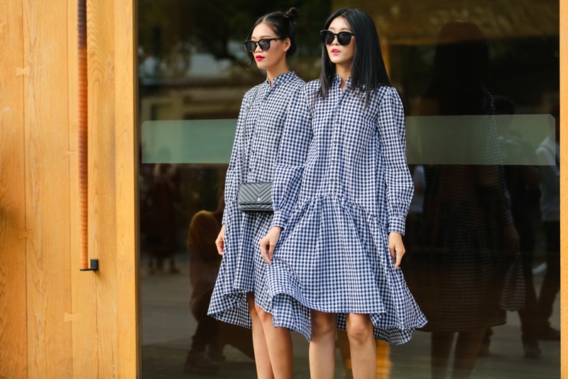 Street style ngay 2: Su noi loan khong gioi han cua tuoi tre hinh anh 13