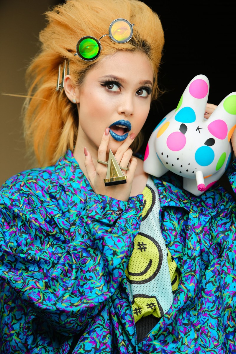 Street style ngay 2: Su noi loan khong gioi han cua tuoi tre hinh anh 3