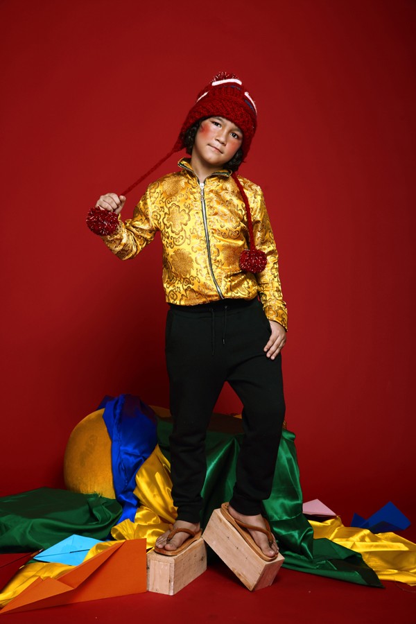 mau-nhi-dang-yeu-voi-trang-phuc-a-dong-10