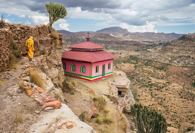 Những nhà thờ bí mật ẩn trong vách đá dựng đứng ở Ethiopia