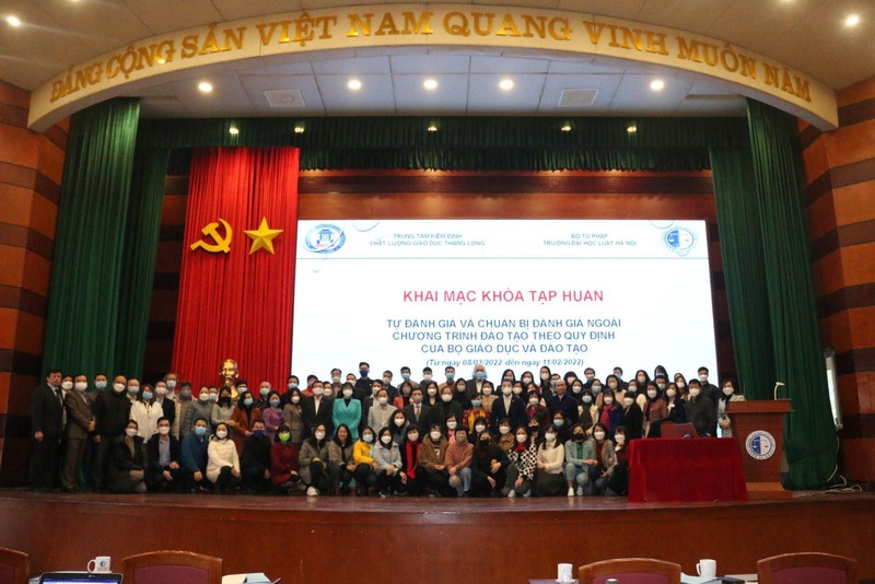 Tự đánh giá và đánh giá ngoài chương trình đào tạo là nhiệm vụ chính trị trọng tâm thường xuyên, liên tục của Trường Đại học Luật Hà Nội