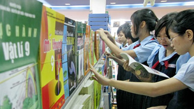 “Đổi mới sách giáo khoa, thực ra chỉ cần 5 nghìn tỷ“