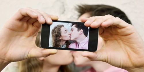 Selfie – thói “tự mê sướng” nguy hiểm?
