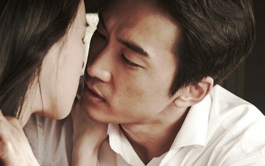 Yêu chồng rất nhiều nhưng vẫn... “say nắng phi công trẻ - Ảnh 1. Yêu chồng rất nhiều nhưng vẫn... “say nắng phi công trẻ - Ảnh 1.