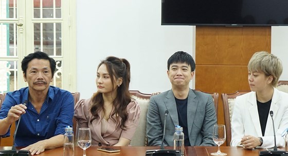 Đoàn làm phim “Về nhà đi con” nhận bằng khen của Bộ VH-TT&DL - Ảnh 2 Đoàn làm phim “Về nhà đi con” nhận bằng khen của Bộ VH-TT&DL - Ảnh 2
