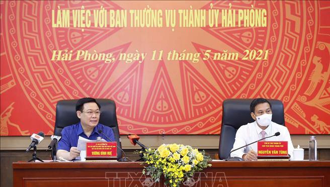 Ủy viên Bộ Chính trị, Chủ tịch Quốc hội Vương Đình Huệ phát biểu tại buổi làm việc với Ban Thường vụ Thành ủy thành phố Hải Phòng.