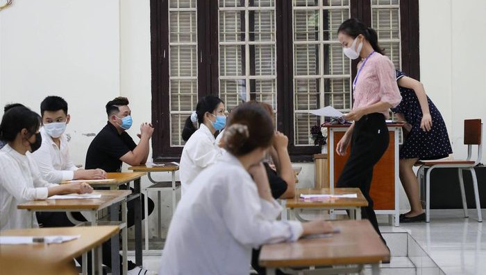 Bài thi của thí sinh F1, F2 phải để trong túi, thùng riêng và được khử khuẩn