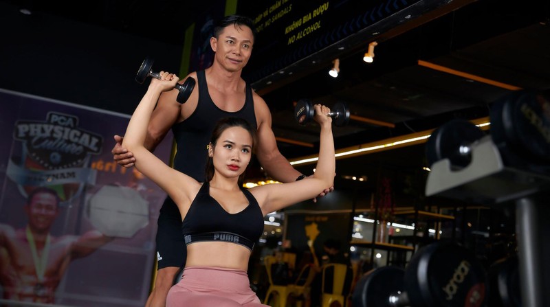Nhiều người lựa chọn “huấn luyện viên tại gia” hoặc “phòng tập từ xa” để rèn luyện sức khỏe trong mùa dịch. (Ảnh minh họa)