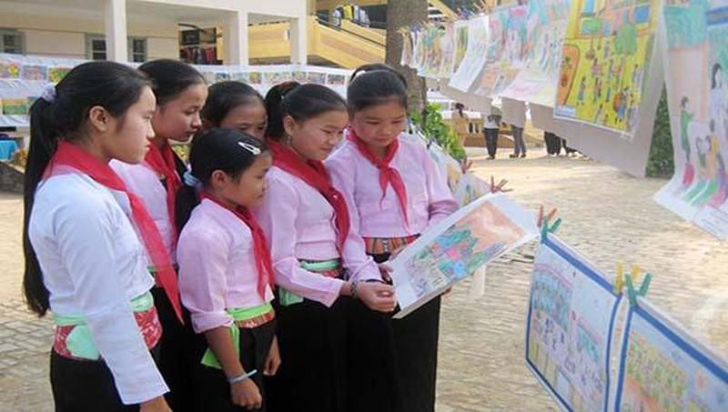 Học sinh dân tộc Mường được học và sử dụng bộ chữ viết Mường.