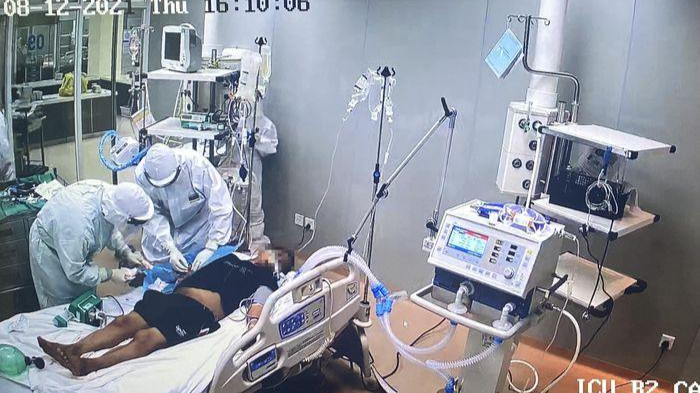 PGS.TS Nguyễn Lân Hiếu trong tâm dịch Bình Dương.