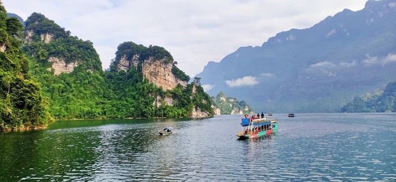 Tận hưởng cảnh sắc thiên nhiên đẹp đến nao lòng của huyện lỵ miền gái đẹp ảnh 3