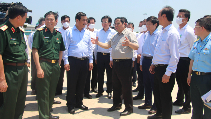 Thủ tướng thị sát một số dự án tại Quảng Nam.